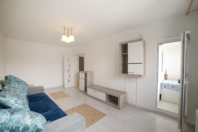 Piata Rahova, 2 camere decomandat, bloc reabilitat, etaj 4/8